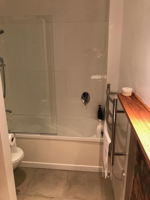 Private, Comfortable Studio. Wellington Extérieur photo